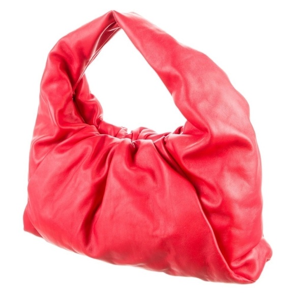 Bottega Veneta | The Medium Shoulder Pouch in Red Leather - Picture 3 of 11